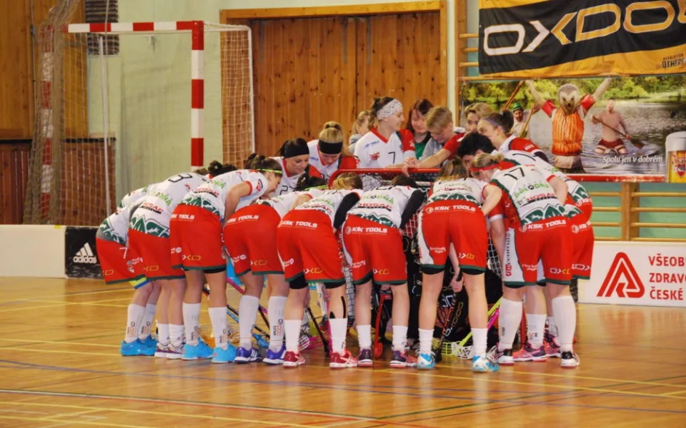 KAM ZA SPORTEM: Startuje finále hokejové amatérské ligy, florbalistky SK hrají prvoligové čtvrtfinále