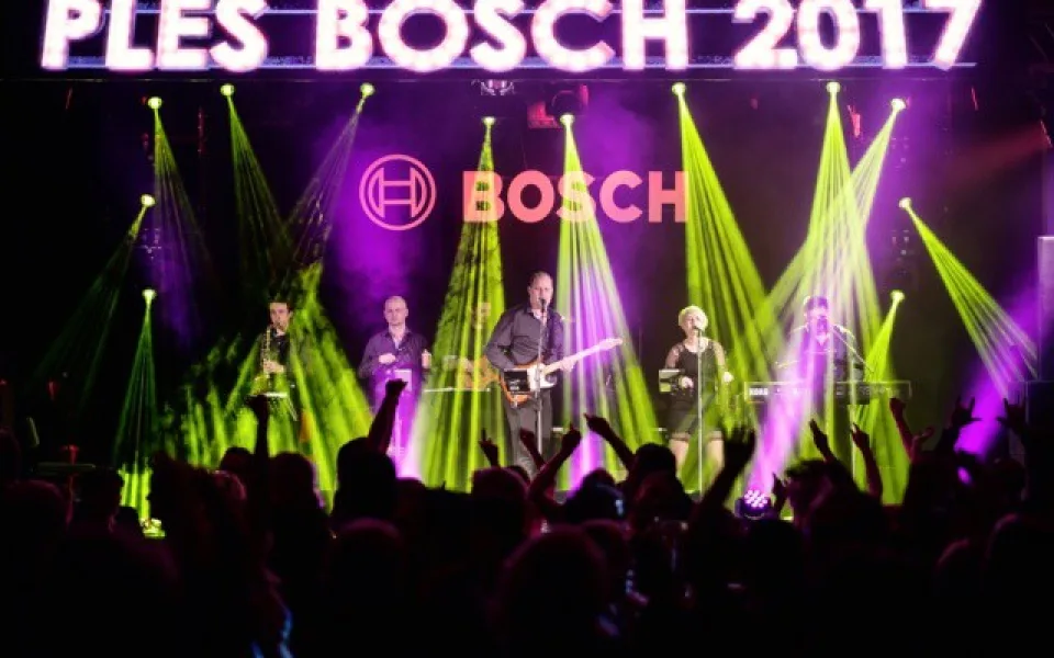 Reprezentační ples firmy Bosch Diesel přinesl kromě dobré zábavy i rekordní výtěžek jihlavské nemocnici