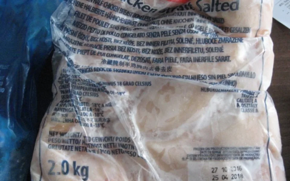 Veterináři našli v kuřecím mase z Brazílie salmonelu. Prsní řízky se prodávaly také na Vysočině