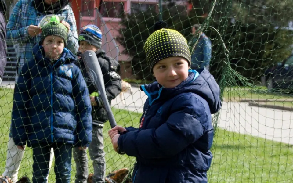 Baseballový den s Ježky Jihlava počasí nepřekazilo. Zúčastnilo se ho přes 350 dětí