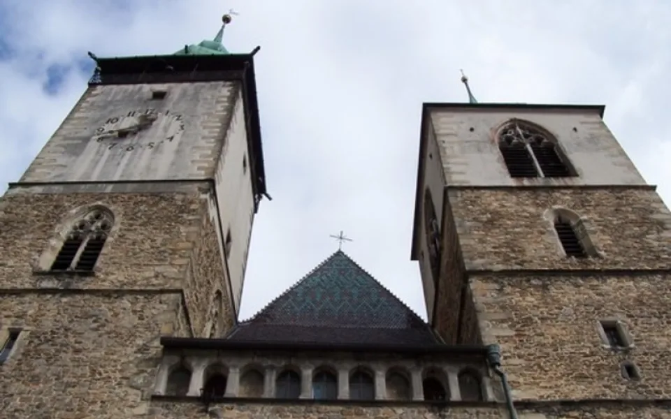 V Jihlavě začaly dvouleté opravy střechy kostela svatého Jakuba. Lidem se zpřístupní krov