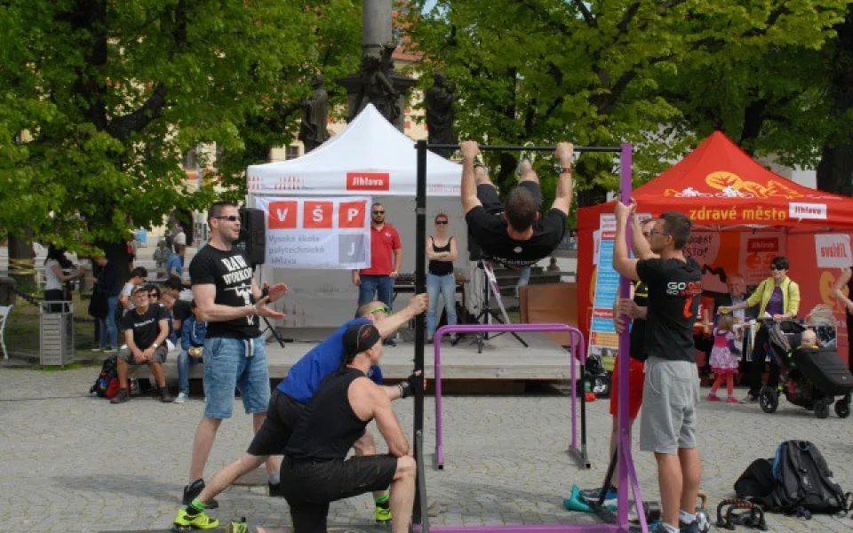 Akci Sportujeme s VŠPJ přálo počasí, netradiční aktivity si vyzkoušela tisícovka lidí