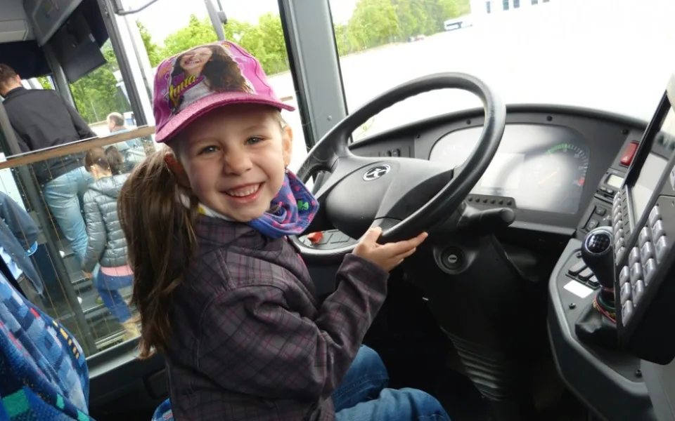 Firma Icom nabídla příležitost stát se na chvilku řidičem autobusu nebo trucku
