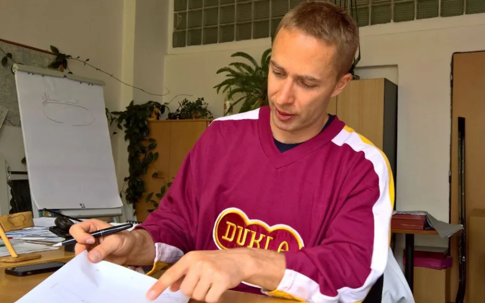 Hokejový útočník Tomáš Čachotský prodloužil smlouvu na dva roky s jihlavskou Duklou