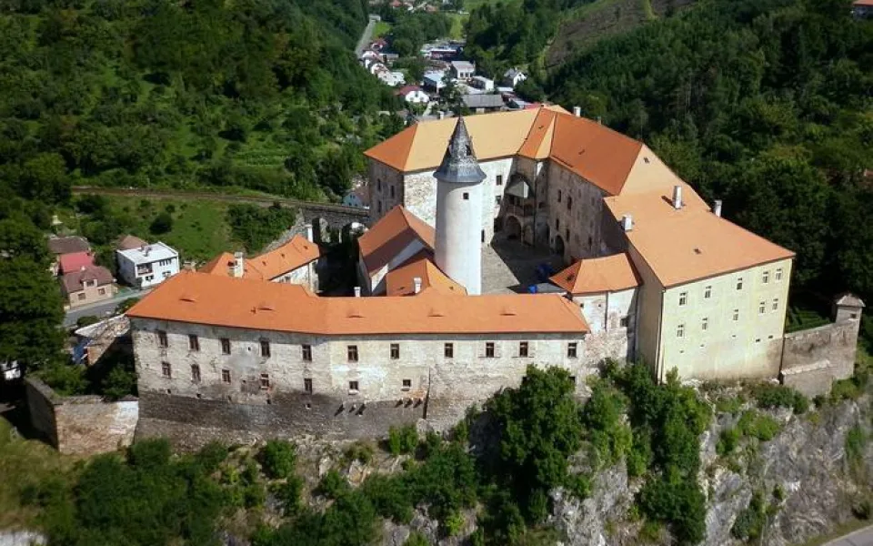 Na hradě v Ledči nad Sázavou se připravuje expozice historických hodin ze soukromých sbírek