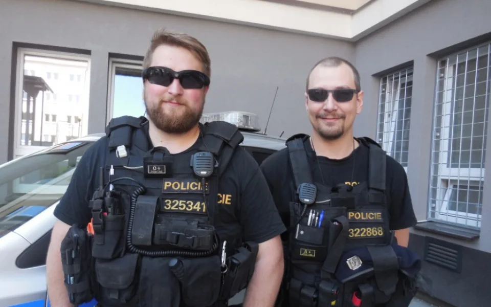 Vítězná hlídka ve složení (zleva) Martin Matoušek a Radan Hradecký – policisté z pohotovostně eskortního oddělení oboru služby pořádkové policie Krajského ředitelství policie Kraje Vysočina.