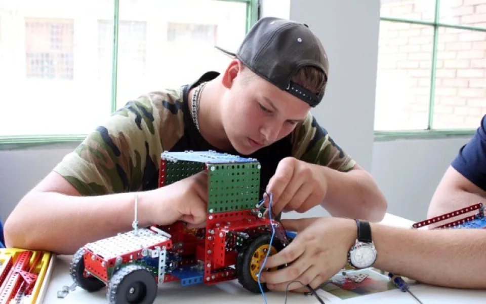 Technickou soutěž „Stavíme z Merkuru“ ovládlo kvarteto z Náměště nad Oslavou