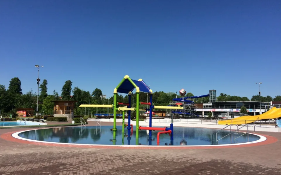Venkovní část Vodního ráje se otevře lidem už dnes ve 14 hodin. Už se všemi atrakcemi