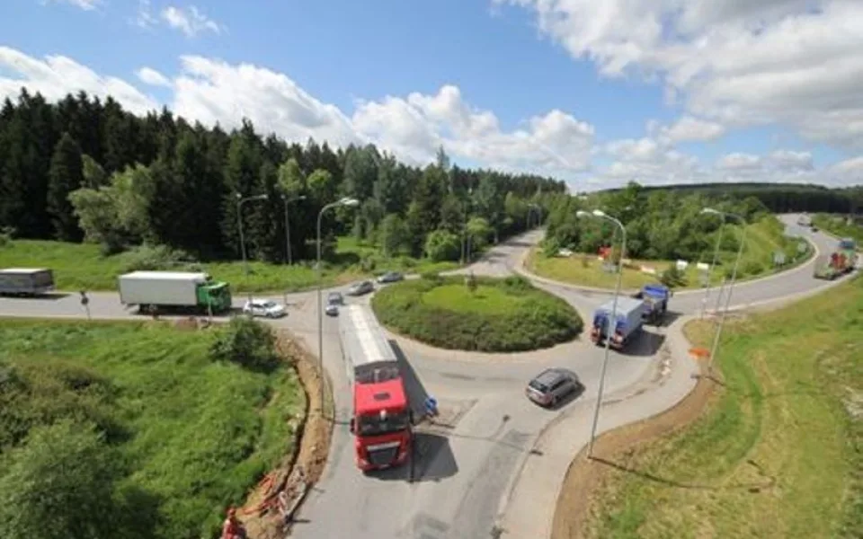 Kruhový objezd u jihlavské průmyslové zóny ode dneška řídí semafory 