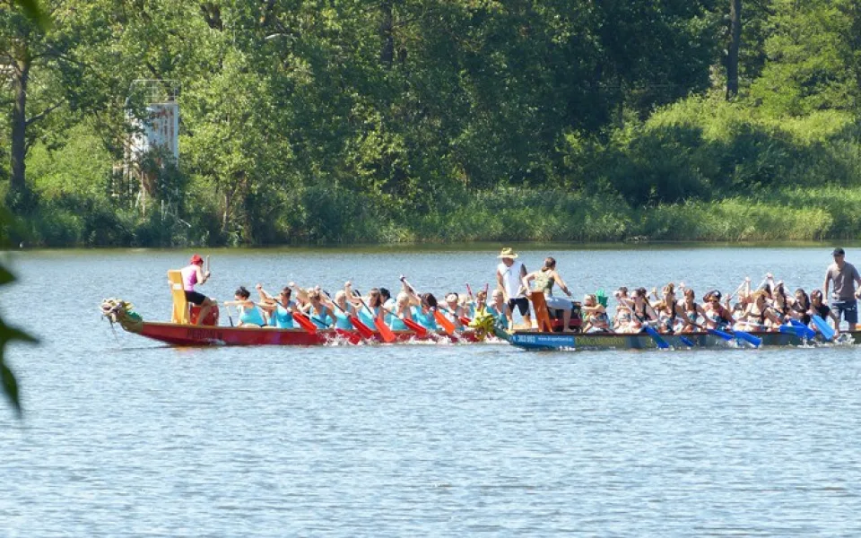 Telčí se opět prohnaly dračí lodě. O vítězství bojovalo devatenáct posádek