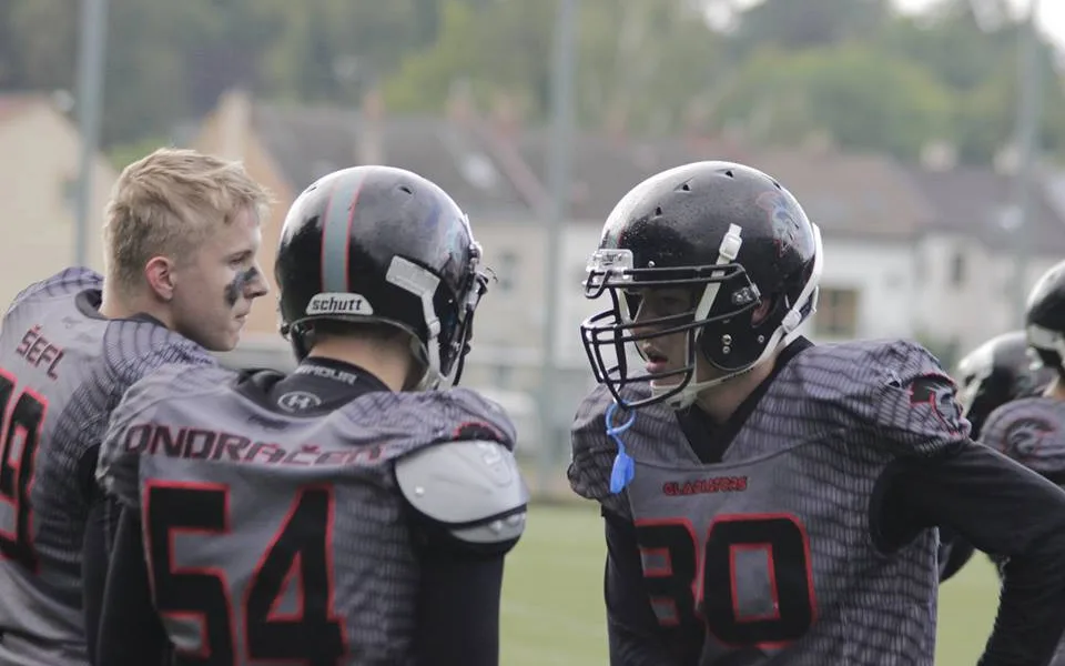 Juniorka Gladiators v premiéře uspěla! Po heroickém výkonu zdolala Ostravu 26:18 