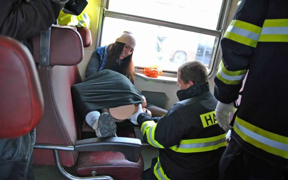 Práce porodní asistentky není cizí ani havlíčkobrodským hasičům