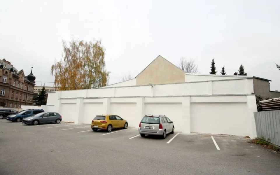 Opravená zeď v Bezručově ulici je k dispozici umělcům. Radnice přijímá grafické návrhy