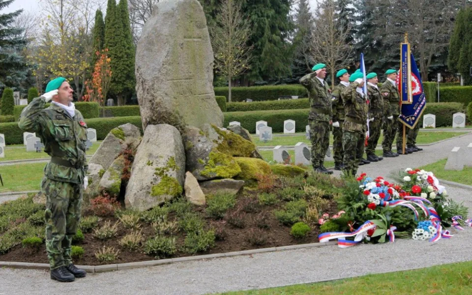 Jihlava si 11. listopadu na ústředním hřbitově připomněla válečné veterány