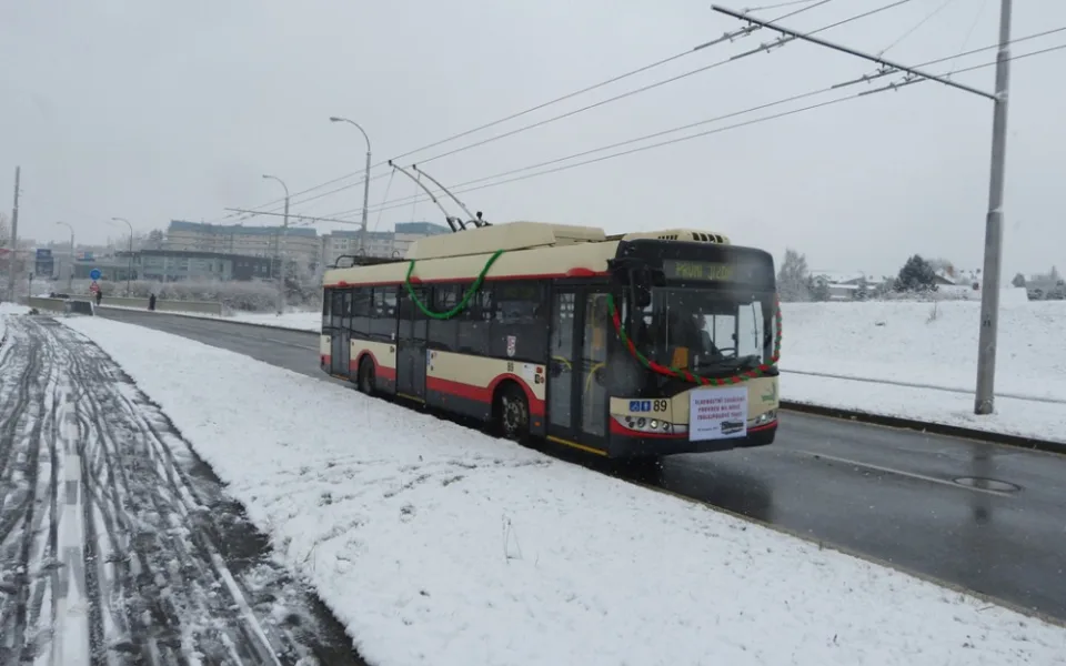V Jihlavě pojedou trolejbusy Vrchlického ulicí. První zájemce svezli už dnes