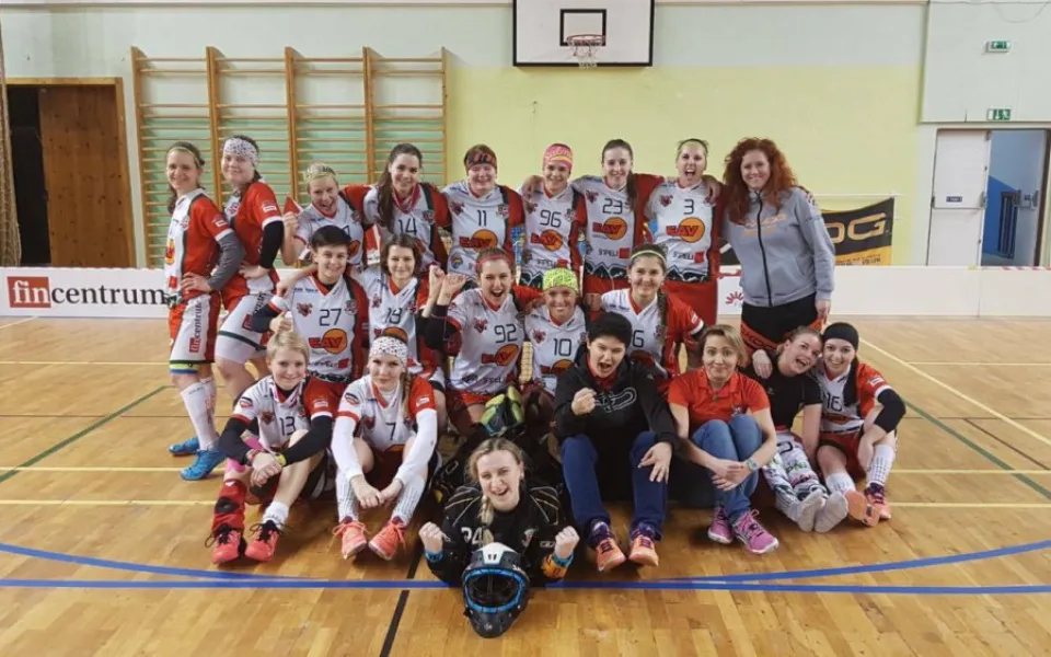 Ve florbalovém městském derby zvítězil SK, hráčkám FBŠ nasázel 16 branek