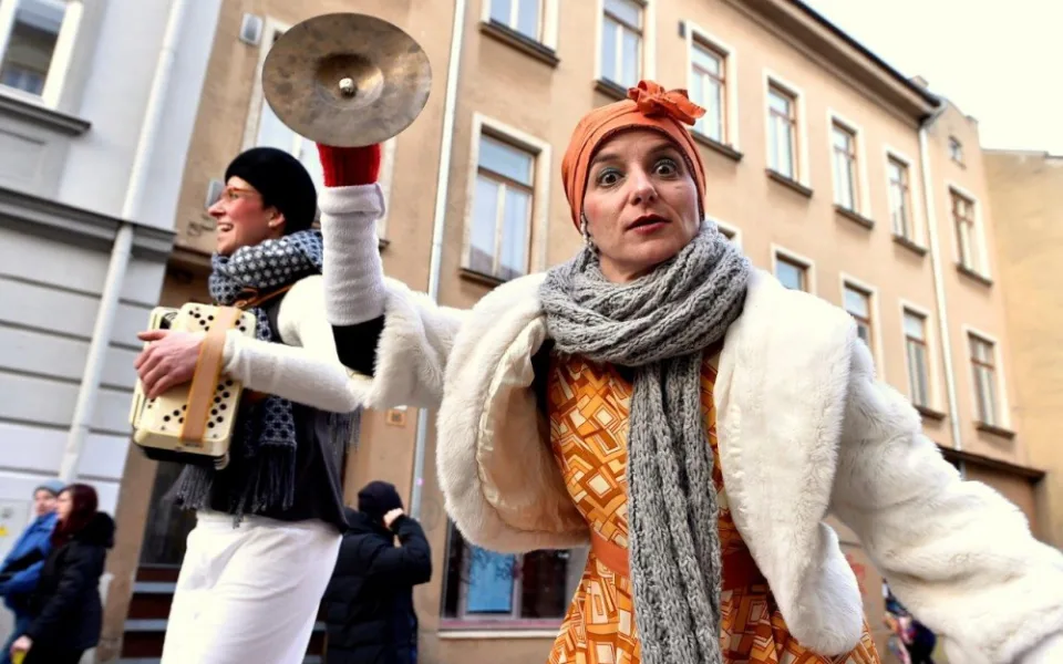 Klíče od města na odpoledne převzaly masky, Jihlavou prošel masopustní průvod