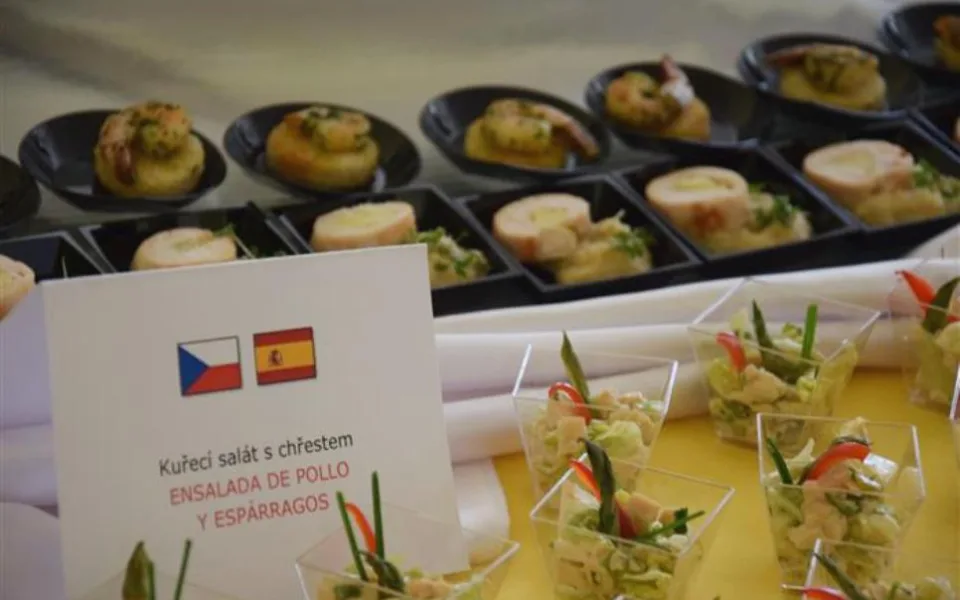 V českých jídelnách se zabydluje gaspacho a paela. Své o tom ví ve škole v Havlíčkově Brodě