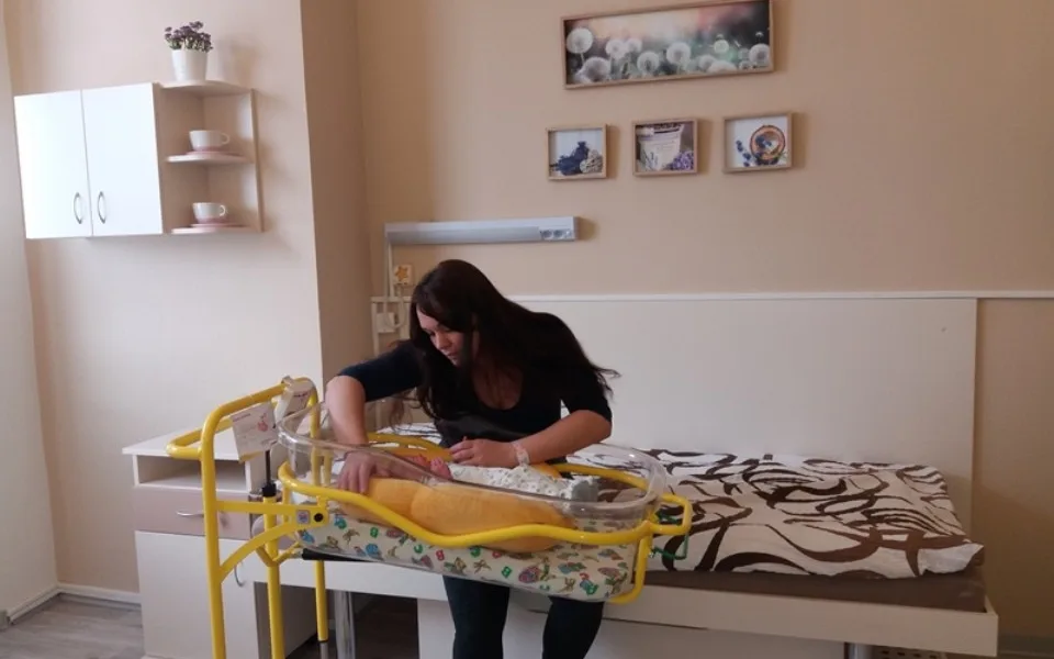 Maminky nedonošených dětí v jihlavské nemocnici využívají komfort opravených pokojů