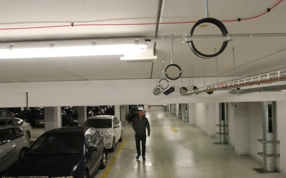 Mráz roztrhal potrubí na jihlavském zimáčku. V části objektu neteče voda
