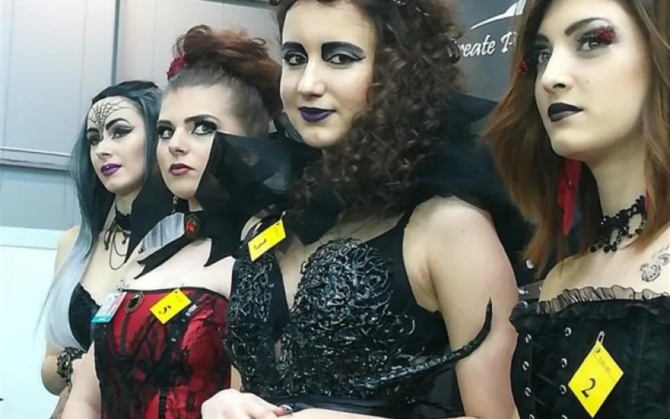 Studentky z Jihlavy zářily na prestižním módním veletrhu. Soutěžilo se v duchu mystic gothic