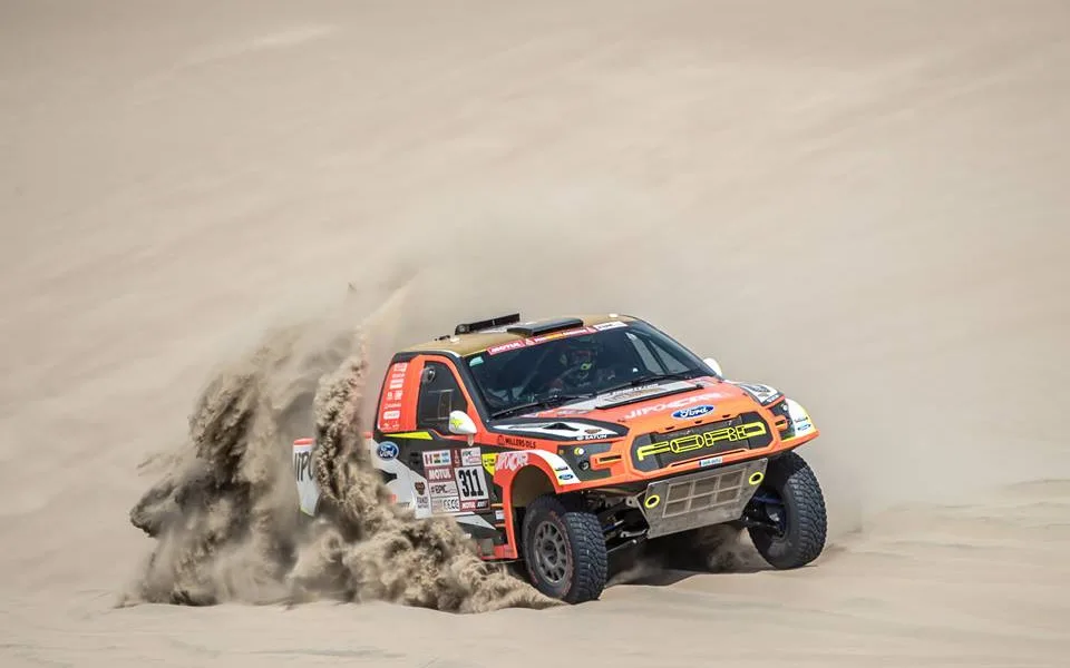 Martin Prokop vyhrál závod v Abú Dhabí a dostal se do čela Světového poháru v cross country rallye