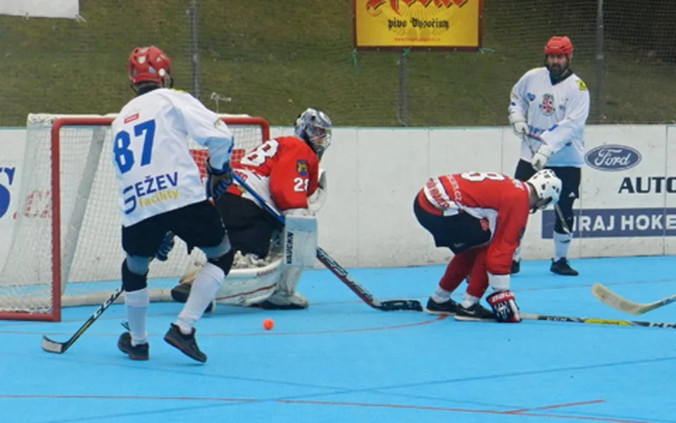 Hokejbalisté SK Jihlava vedou ve čtvrtfinále první ligy nad Jindřichovým Hradcem 2:0 na zápasy