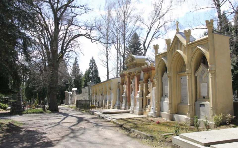 Jihlava opraví hrobky na zdi ústředního hřbitova. Vyhrazeno je šest set tisíc korun