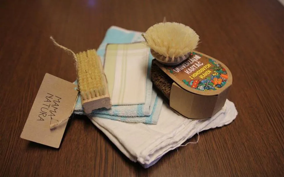 Znovu použitelné a rychle rozložitelné věci denní potřeby