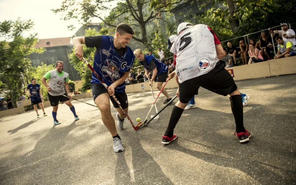 Za Lužánky se opět vrátí hokej! Připravte si hokejky a tenisáky, přichází Red Bull Urban Buly 
