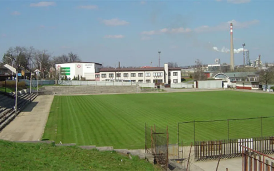 100