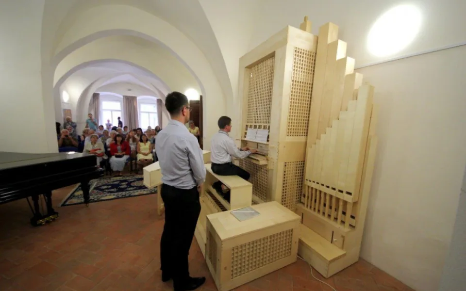 Jihlavská základní umělecká škola pořídila unikátní hudební nástroj claviorganum