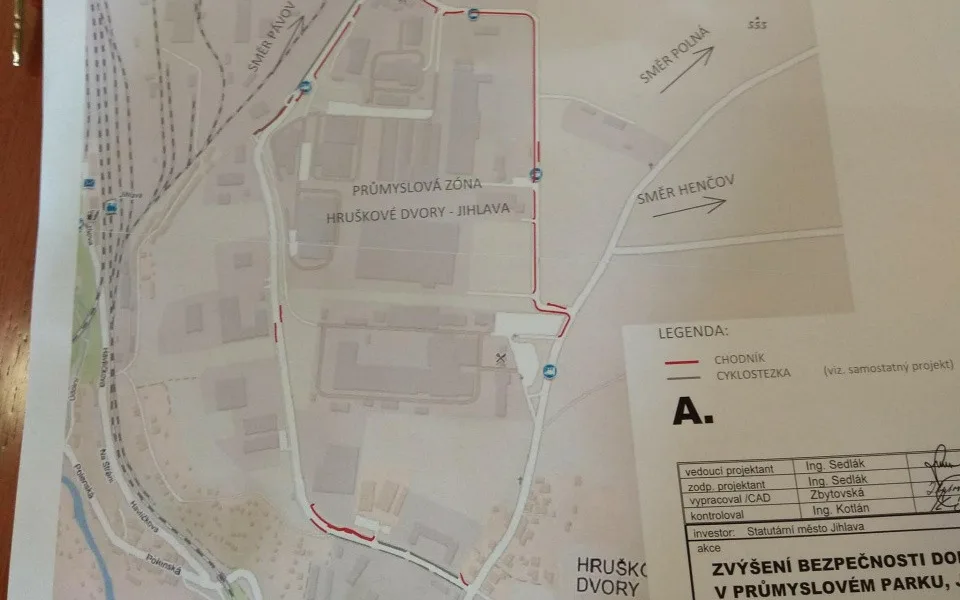 Schváleno. V průmyslové zóně v Hruškových Dvorech vyrostou nové chodníky a cyklostezka 