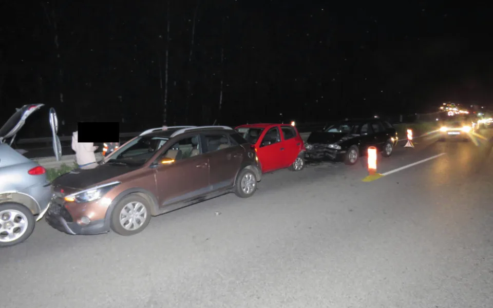  Pět aut večer bouralo na dálničním přivaděči. Škoda je skoro čtvrt milionu korun 