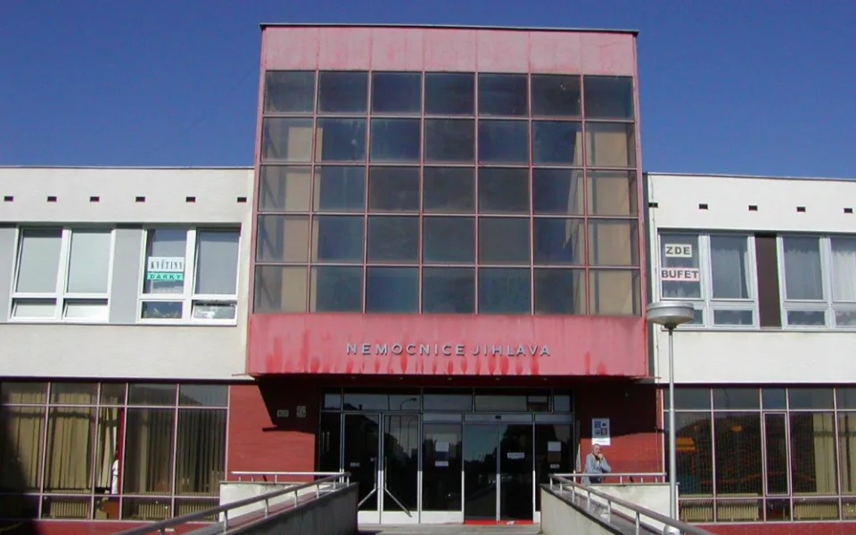Jihlavská nemocnice až do podzimu uzavře hlavní vchod. Projde kompletní rekonstrukcí
