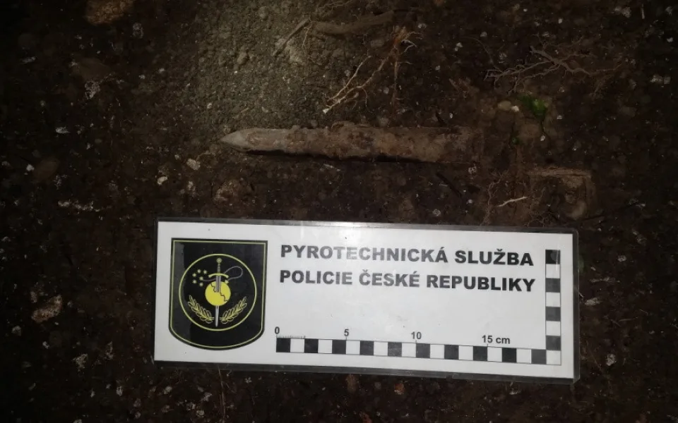Při zahrádkáření objevil muž nevybuchlou munici. Šlo o protipancéřový náboj