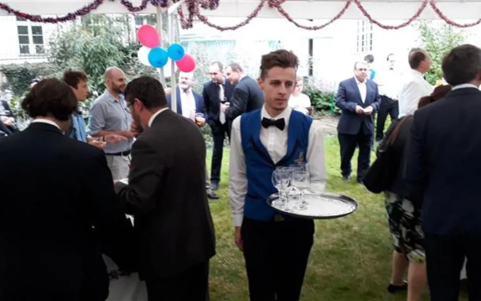 Žáci třebíčské hotelovky získali cennou zkušenost. Obsluhovali diplomaty v hlavním městě