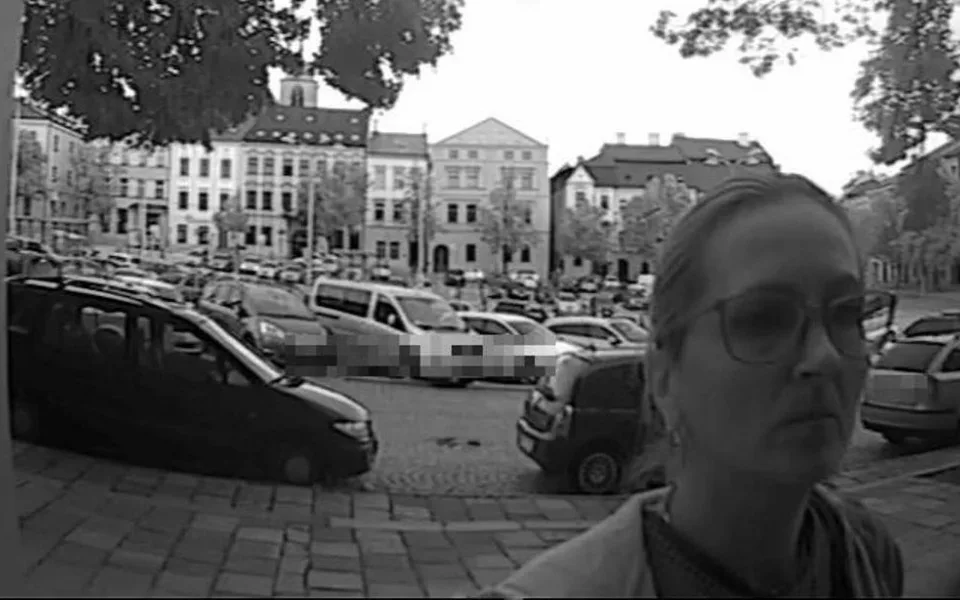 Jihlavští policisté hledají zloděje peněženky v krajském městě. Neznáte ženu na fotografii?