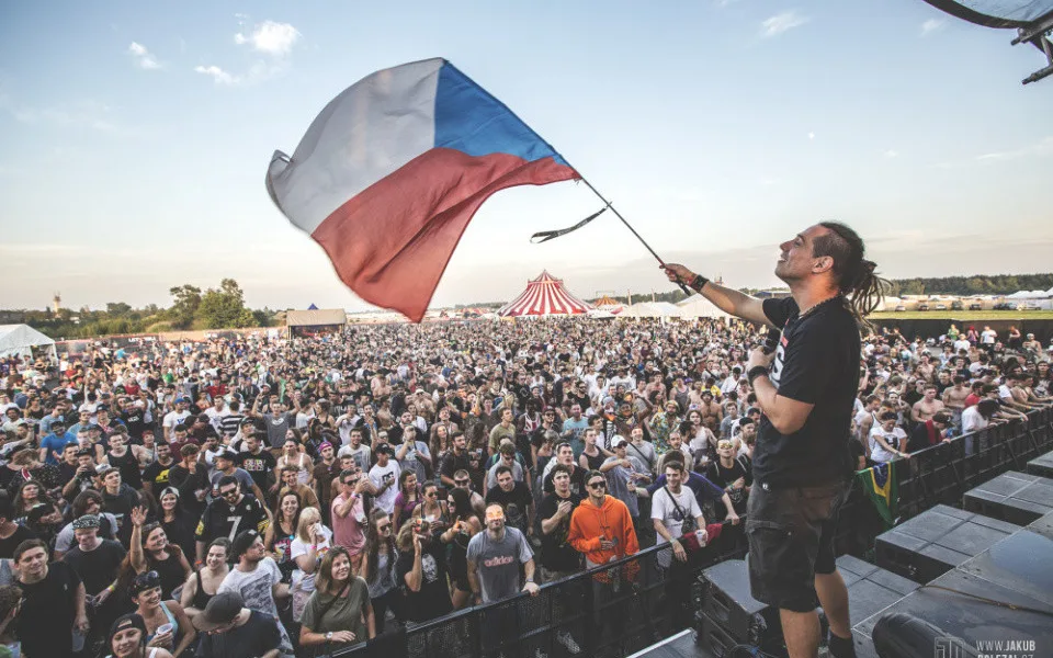 VIDEO: Let It Roll klepe na dveře. Největší drum and bassový festival proběhne opět v Milovicích