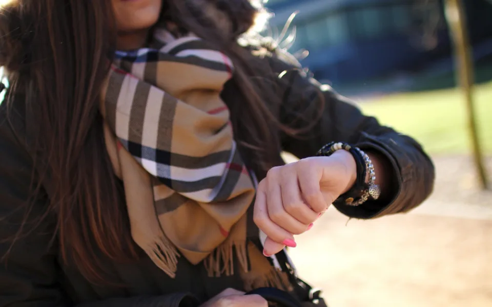 Značka Burberry spálila výrobky za téměř miliardu, než aby je zlevnila