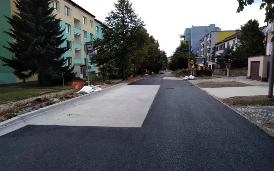 Rekonstrukce Telečské ulice pokračuje. Silnice do Pístova bude až do listopadu zavřená
