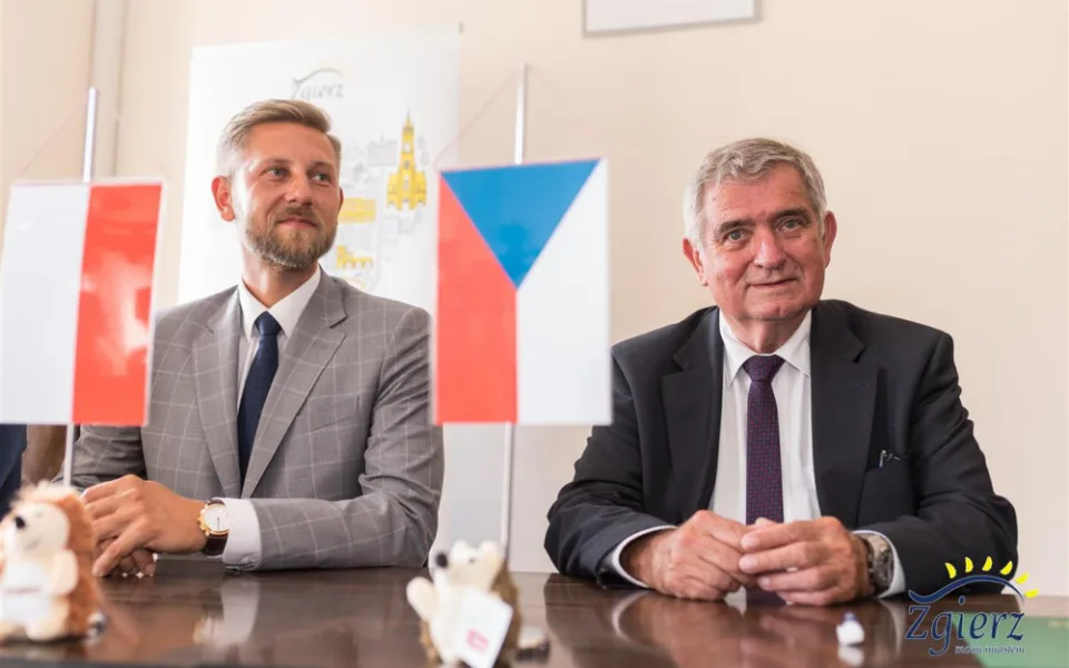 Primátor Zgierzu Przemysław Staniszewski (vlevo) s jihlavským primátorem Rudolfem Chloupkem (vpravo)