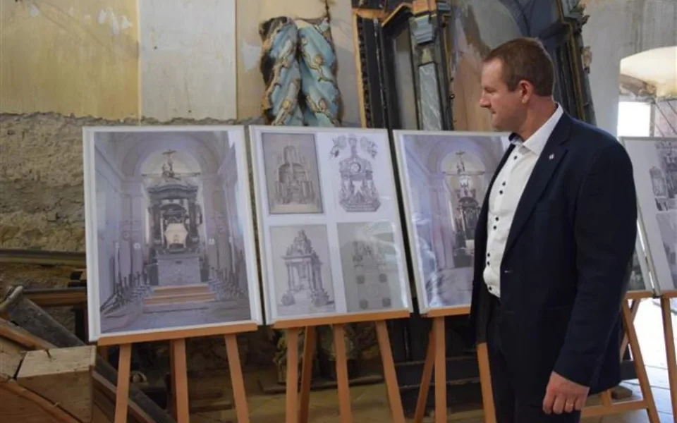 náměstek hejtmana Kraje Vysočina pro oblast ekonomiky a majetku Martin Kukla na návštěvě hradní kaple na Kámeni
