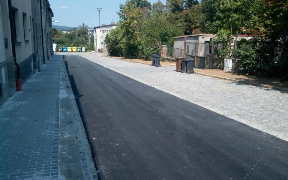 V jihlavské Úprkově ulici je hotovo. Rekonstrukci zdržela havárie na plynovém potrubí
