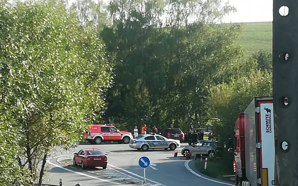 Dvě hromadné nehody na pelhřimovské výpadovce: Jedenáct zraněných a dopravní kolaps
