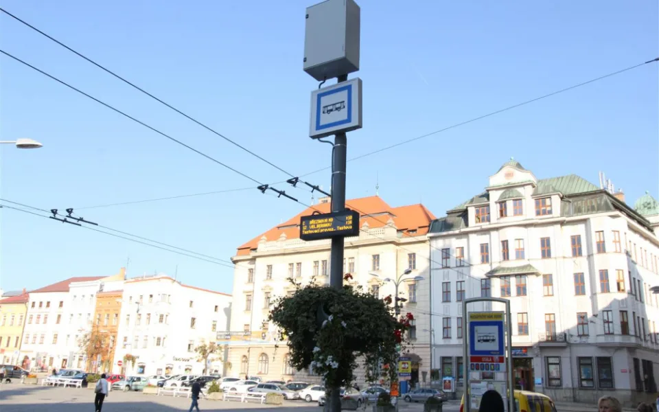 Jihlava testuje chytrou zastávku. Informace o MHD najdeme také ve svých mobilech