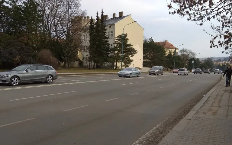 Zastávky v Hradební ulici se začnou budovat v dubnu. Vyjdou na 3,5 milionu, zaplatí je kraj