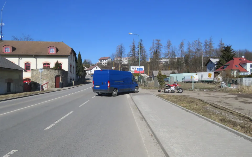Na Humpolecké ulici se bouralo. Policie hledá svědky, kteří by pomohli s vyšetřováním