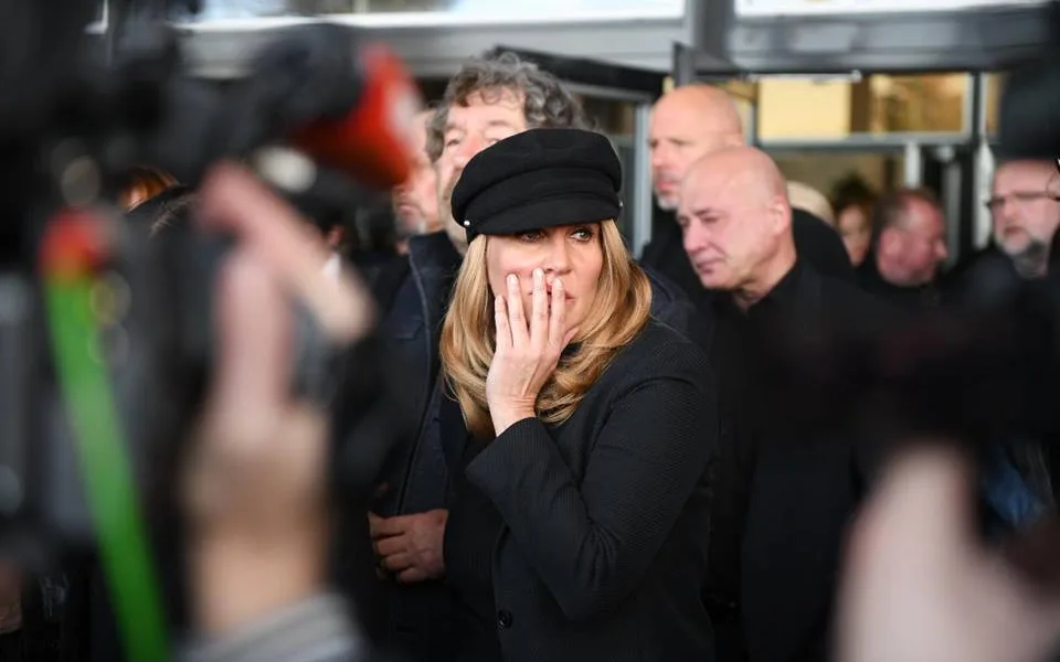 S Jiřím Pomeje se přišly rozloučit stovky lidí. Nechyběli ani kolegové z herecké branže