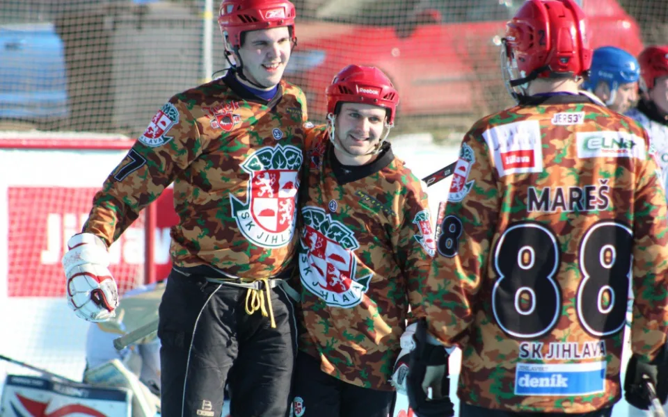 Béčko SK Jihlava porazilo brněnské Buldoky 4:2 , v čele druhé hokejbalové ligy jsou ale Jihlava Flyers